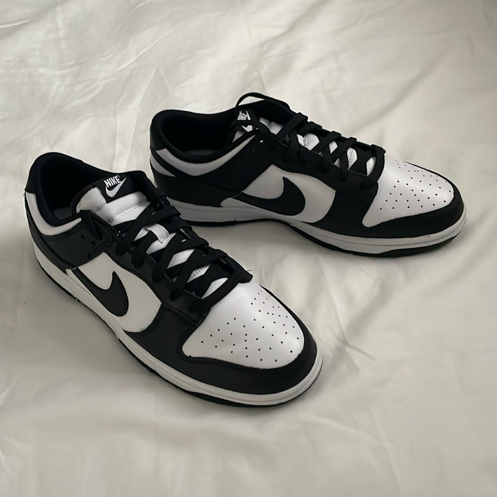 Black and white Nike low tops NWOT